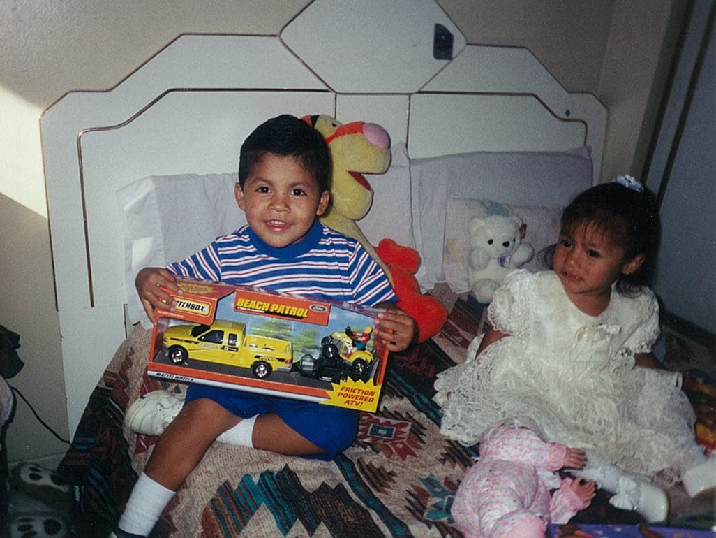 Su deporte favorito es el soccer, es bueno para las matemáticas y se pone de mal humor cuando no hay agua caliente en el baño.