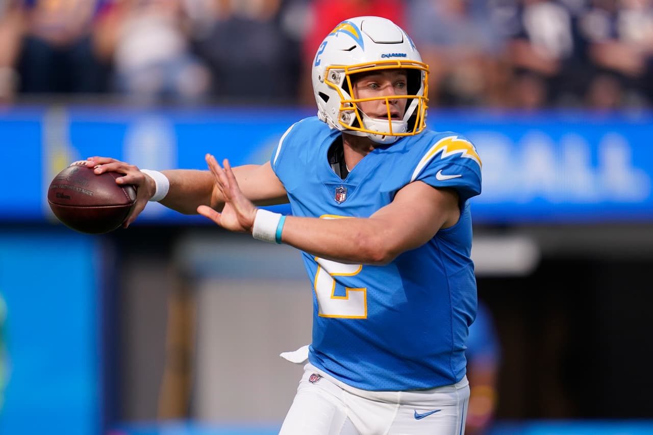 Easton Stick, quien fue el mentor de Lance en 2018 cuando los Bison ganaron su séptimo título de FCS en ocho años, fue titular para los Chargers y completó 10 de 14 para 85 yardas y un touchdown.