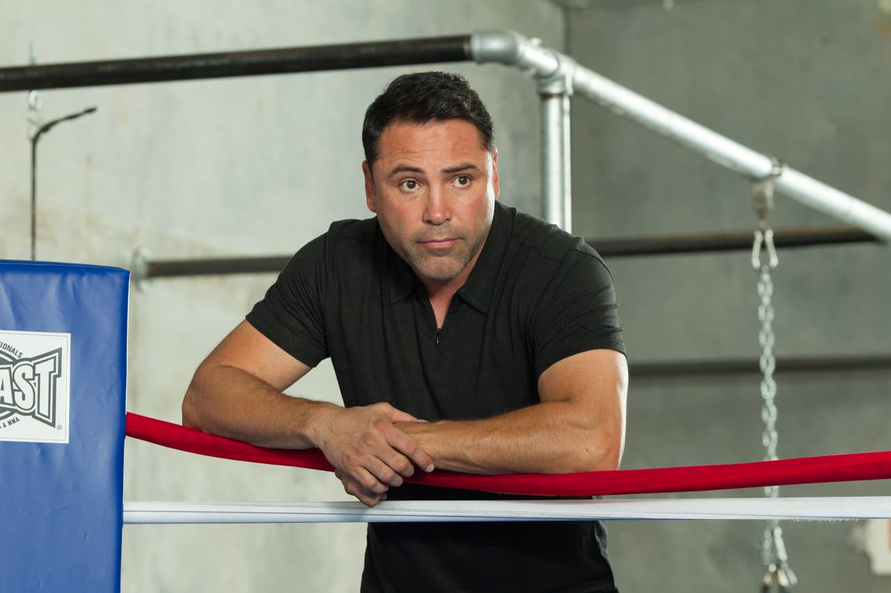 Oscar de la Hoya publicó una dura carta en contra de la Mayweather Jr. vs. Conor McGregor
