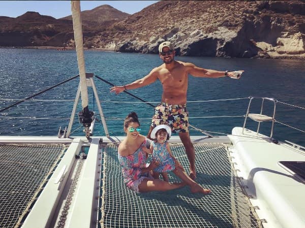 ¡Hermosa familia! A Ana Patricia, Luis Carlos y Baby Giulietta les esta cayendo muy bien el sol.