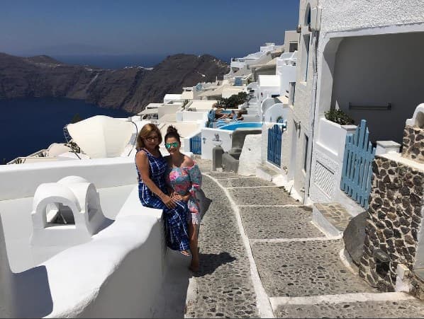 La espectacular vista y arquitectura de Santorini invita a detener el reloj.