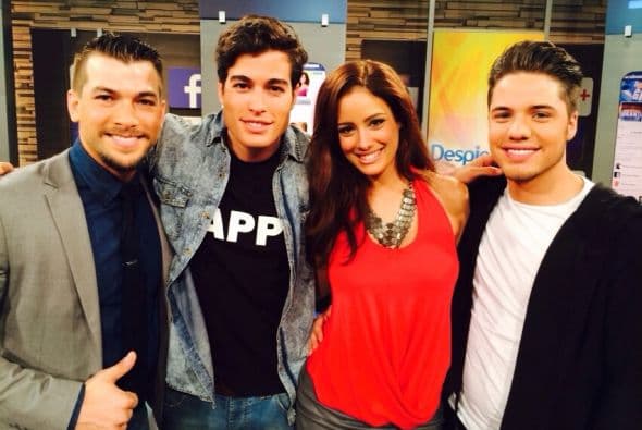 Aleyda Ortiz, actual reina de Nuestra Belleza Latina, se encontró a Danilo Carrera, William Valdes y Carlos McConnie, mejor conocidos como los "papacitos" de redes sociales.