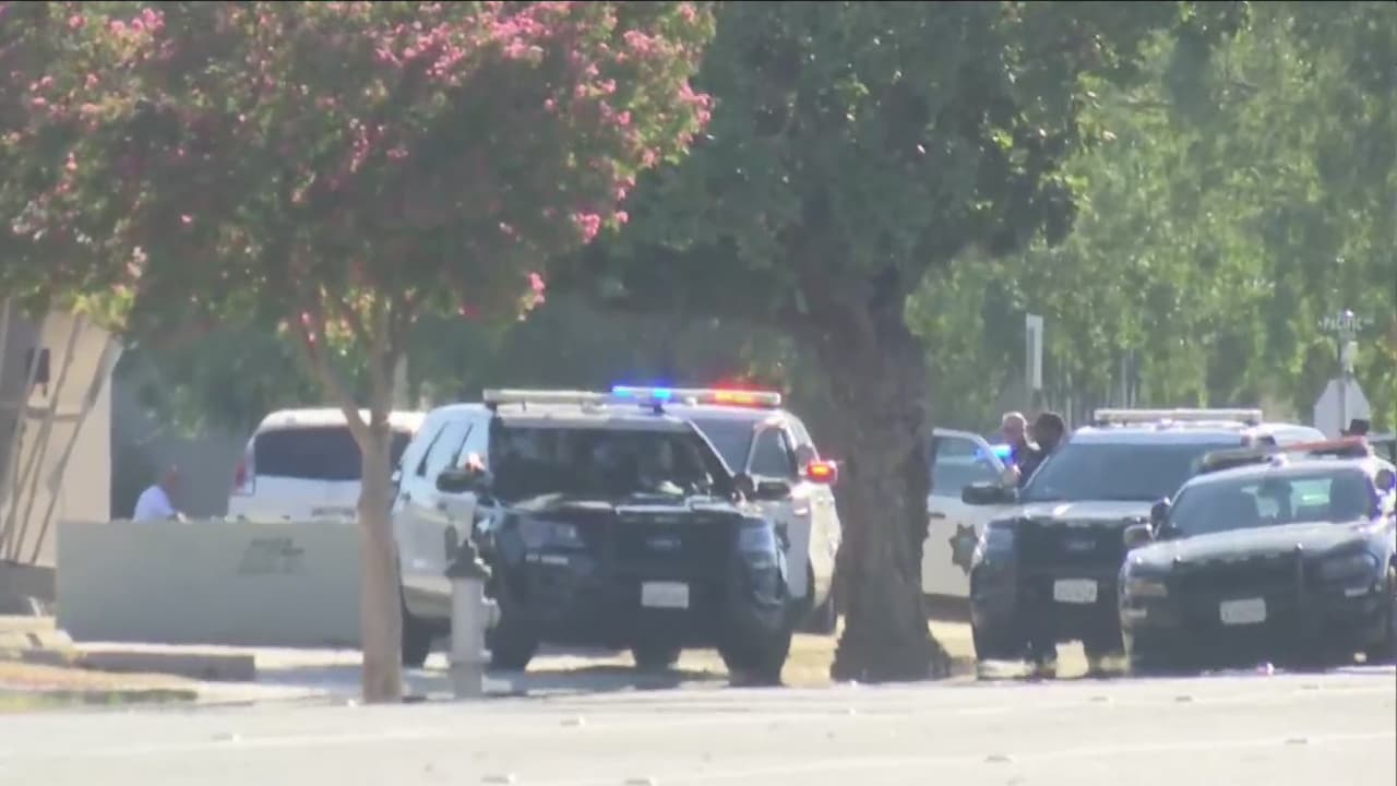 Hombre atrincherado en vivienda de Fresno se rinde y entrega sin incidentes a su hija de 2 años