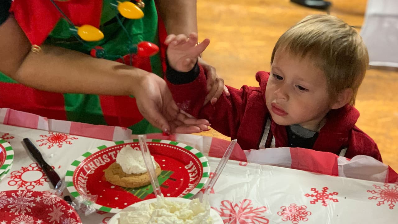 El monto total de las donaciones asciende a más de un millón de dólares que incluye donativos en especie para apoyar programas que brindan asistencia a niños y familias afectadas por la falta de vivienda.