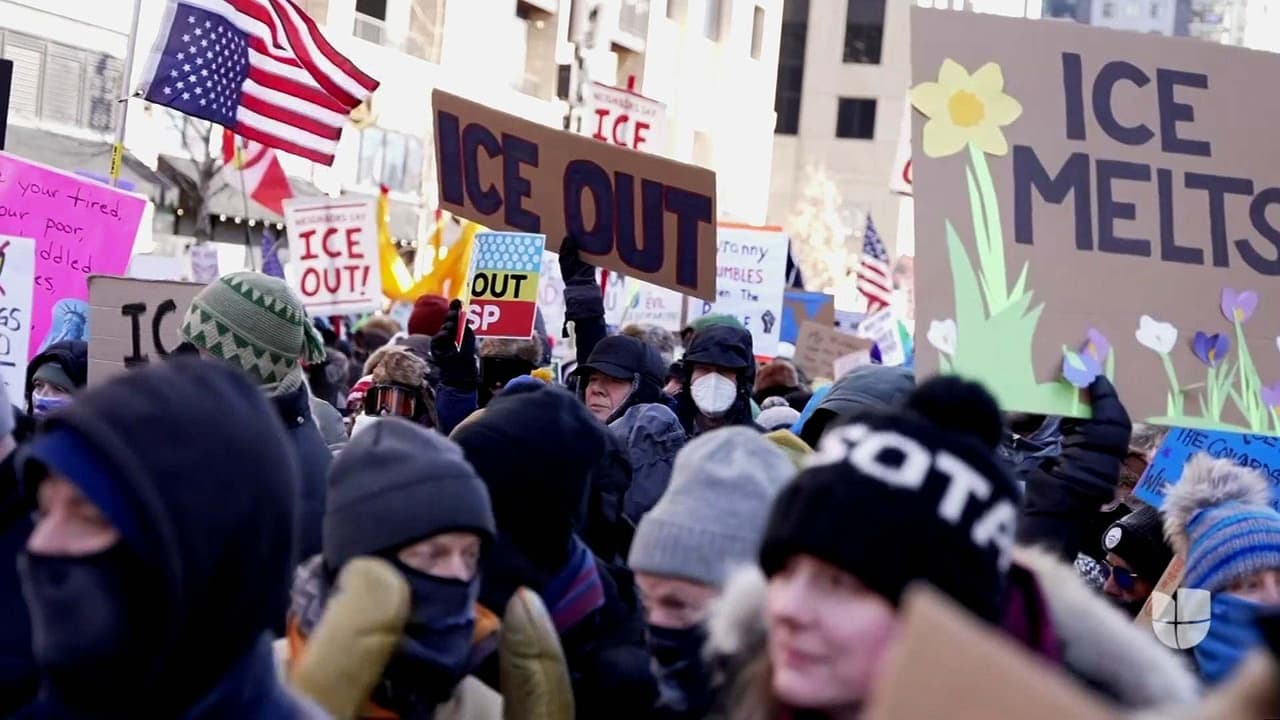 Miles de personas en Minneapolis desafían gélidas temperaturas y protestan contra ICE