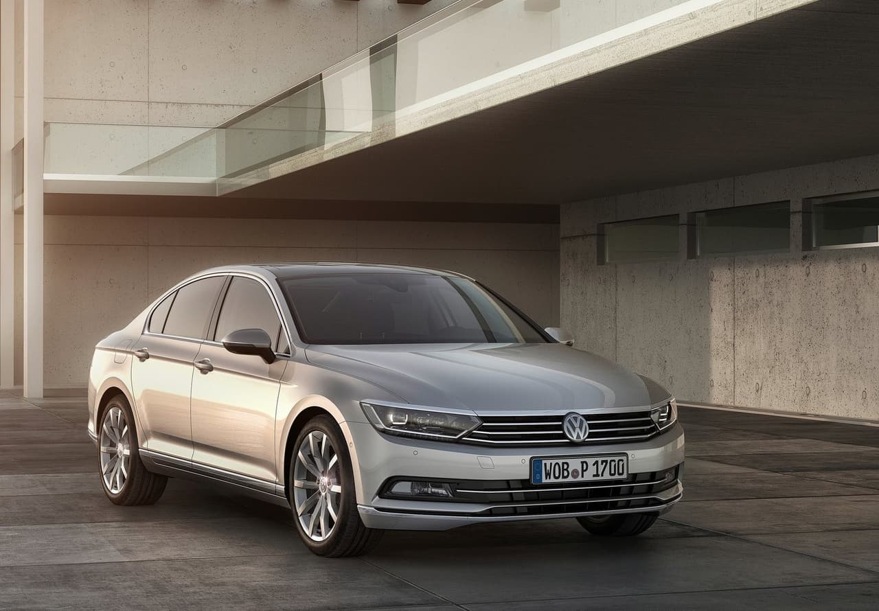 <h3 class="cms-H3-H3"><b>3. Volkswagen Passat</b></h3>
<br>
<br>
<b>Precio promedio tras 3 años de uso: </b>$14,478
<br>
<b>Depreciación promedio tras 3 años de uso:</b> 43.2%
<br>
<b>Diferencia de precio con modelo nuevo:</b> $10,996
