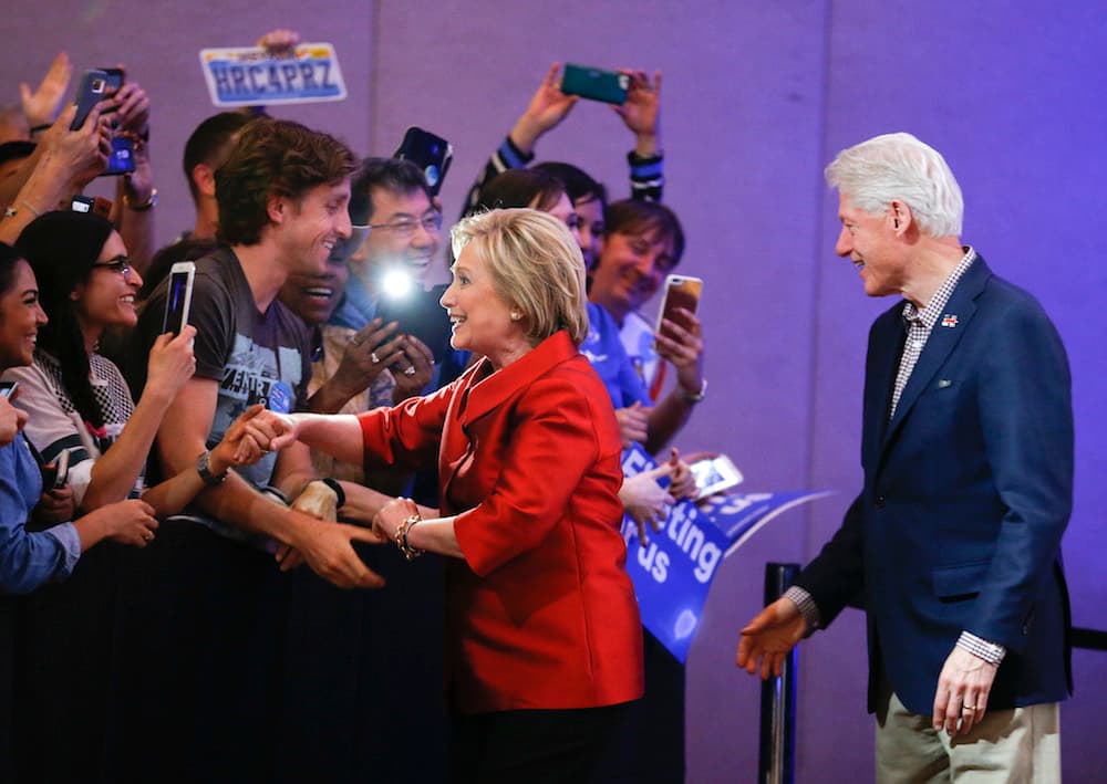 Hillary presume del apoyo de Bill Clinton como futuro "Primer Amigo"