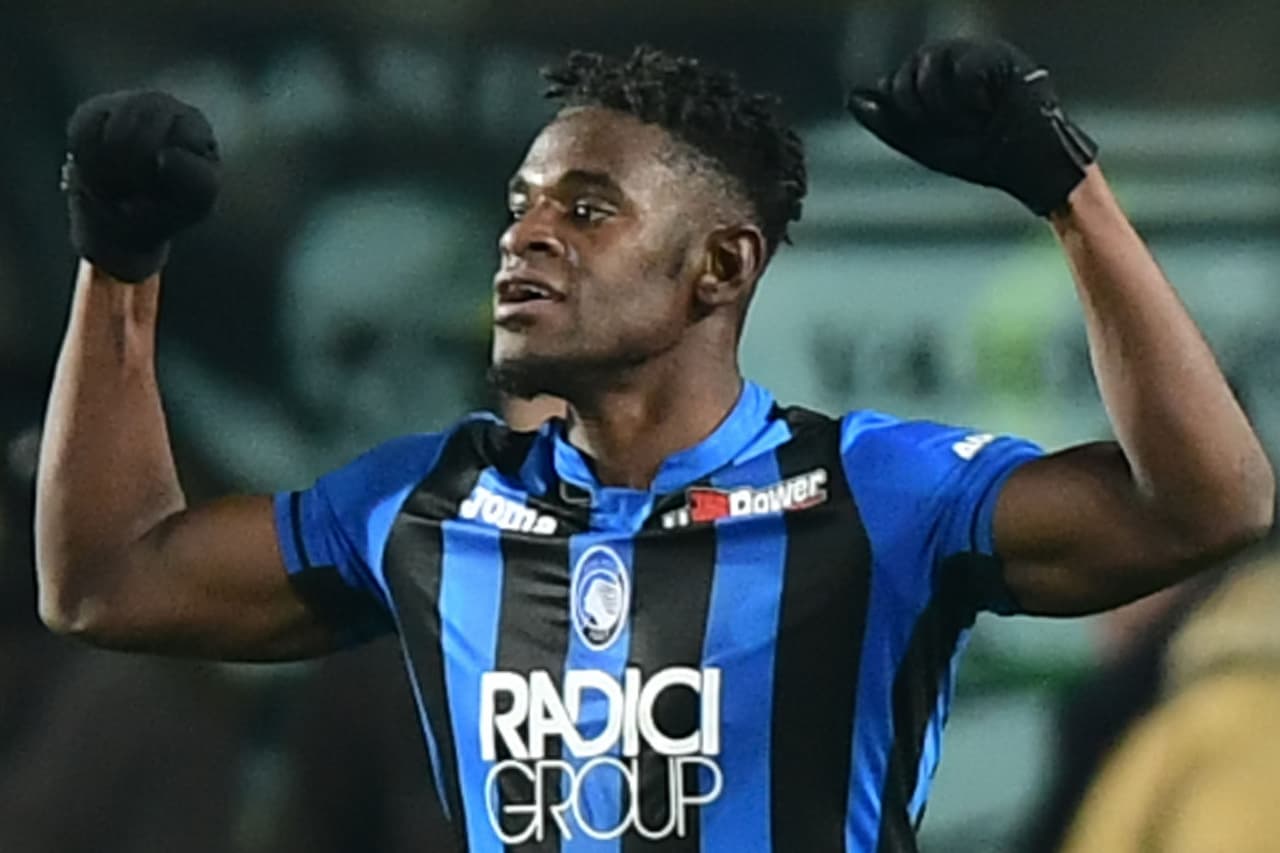 El colombiano recibió cerca del área y con un buen movimiento se giró y remató al primer palo con potencia para aumenta la ventaja.