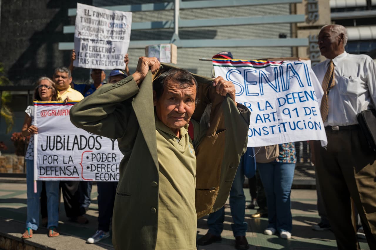 Pagar el aguinaldo a los pensionados en petros: la última idea de Maduro para imponer su moneda digital