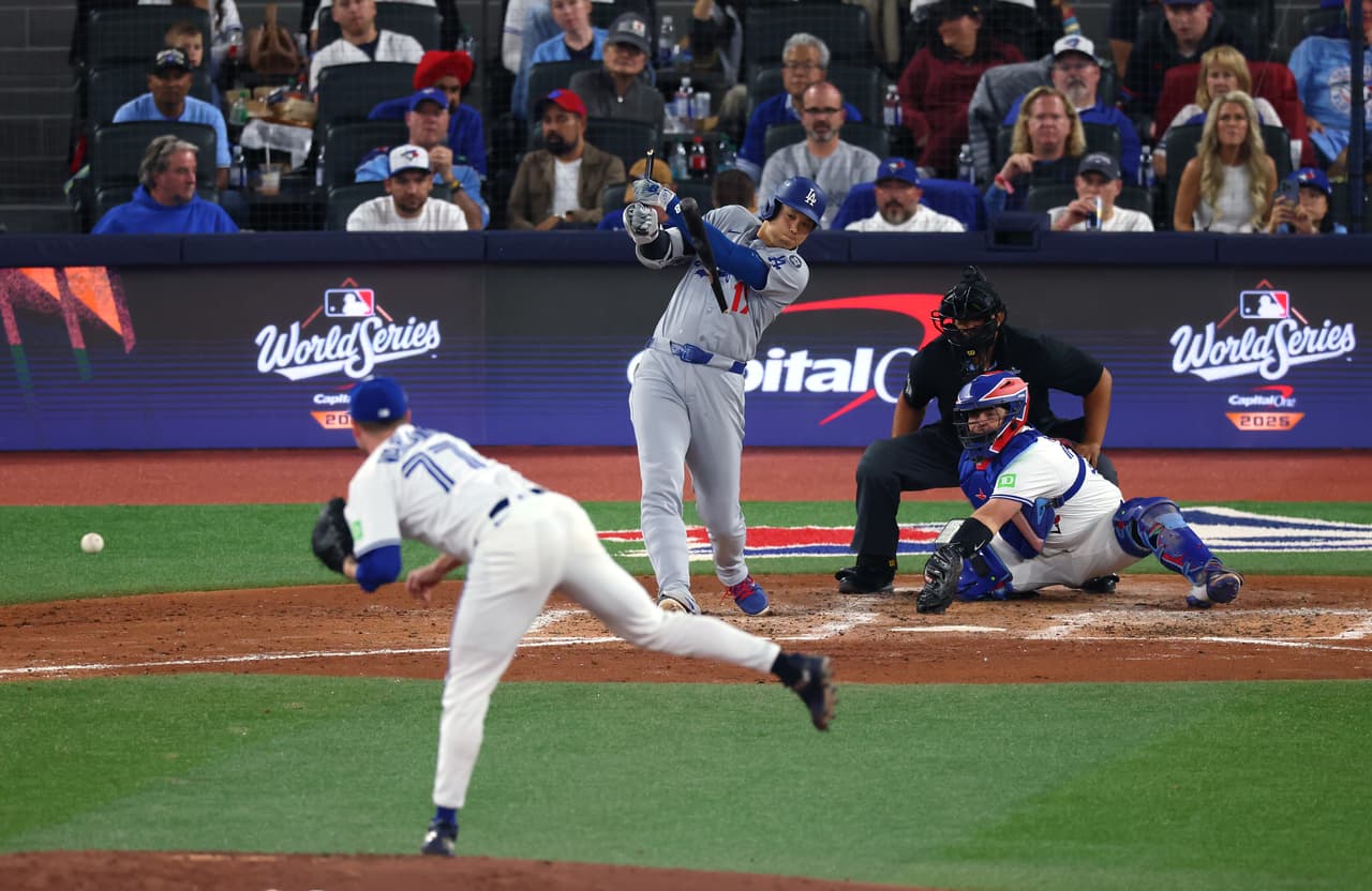 Shohei Ohtani pegó sencillo a Louis Varland durante la octava entrada.