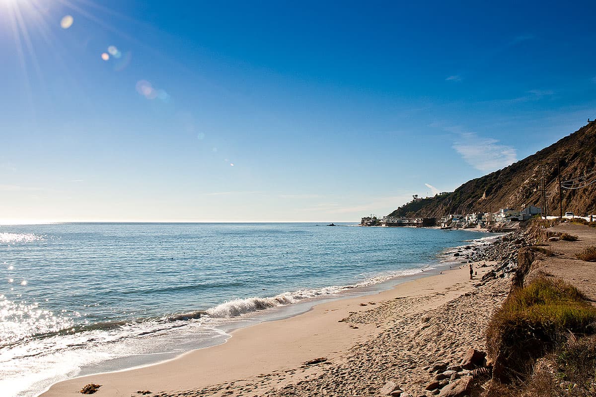 <b>Las Tunas Beach: </b>esta playa es más popular entre los pescadores y buceadores. Sin embargo, aquí también se practican actividades como la natación, la pesca de surf y el surf.
<br>
<br>Dirección: 19444 Pacific Coast Highway Malibu, CA 90265
<br>