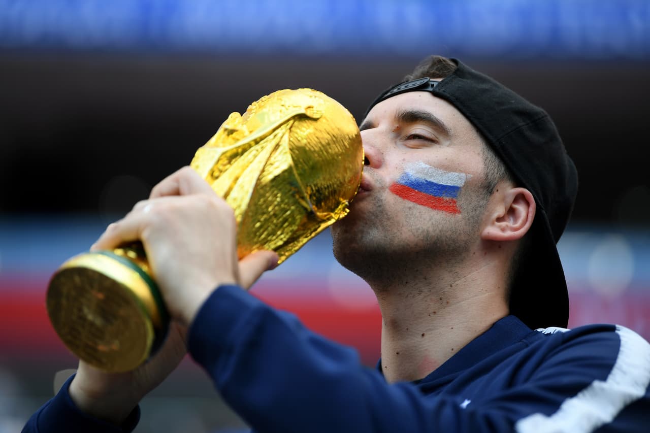 El estadio de Luzhnikí, así como sus cercanías, se colmaron de fanáticos daneses y franceses que pusieron el buen ambiente para vivir una jornada innolvidable del Mundial de Rusia 2018.