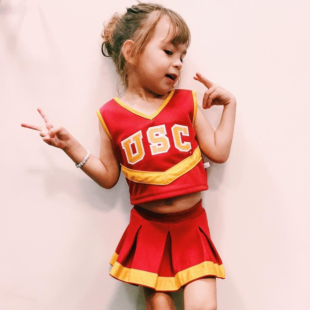 Michelle tiene 4 años y le encanta posar como toda una diva. Ella es encantadora y extrovertida.