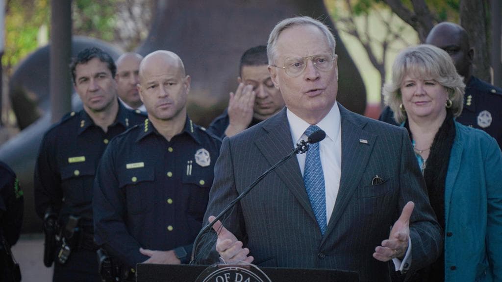 La ceremonia de contó con la presencia de Ross Perot Jr., y su esposa Sarah Fullinwider Perot quienes fueron recibidos por el alcalde Eric Johnson y
<a href="https://www.univision.com/local/dallas-kuvn/a-pesar-de-una-reduccion-en-la-inseguridad-habitantes-de-dallas-siguen-en-alerta-por-los-hechos-de-violencia-video">el jefe de policía de Dallas, Eddie García.</a>
<br>