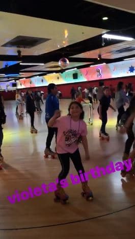 El festejo se llevó a cabo en una pista de patinaje en donde la niña pudo estar con sus amigas. 
<br>