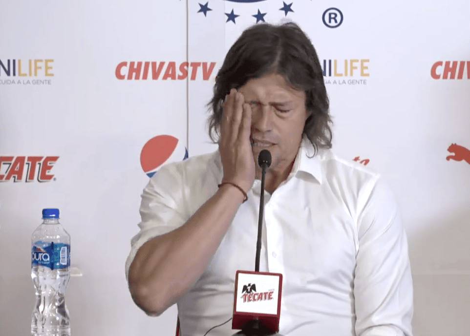 Y fue así como termina la relación laboral entre Chivas y Almeyda, en una larga rueda de prensa en la que el argentino dijo que se declaraba libre y presto a escuchar ofertas para una nueva aventura.