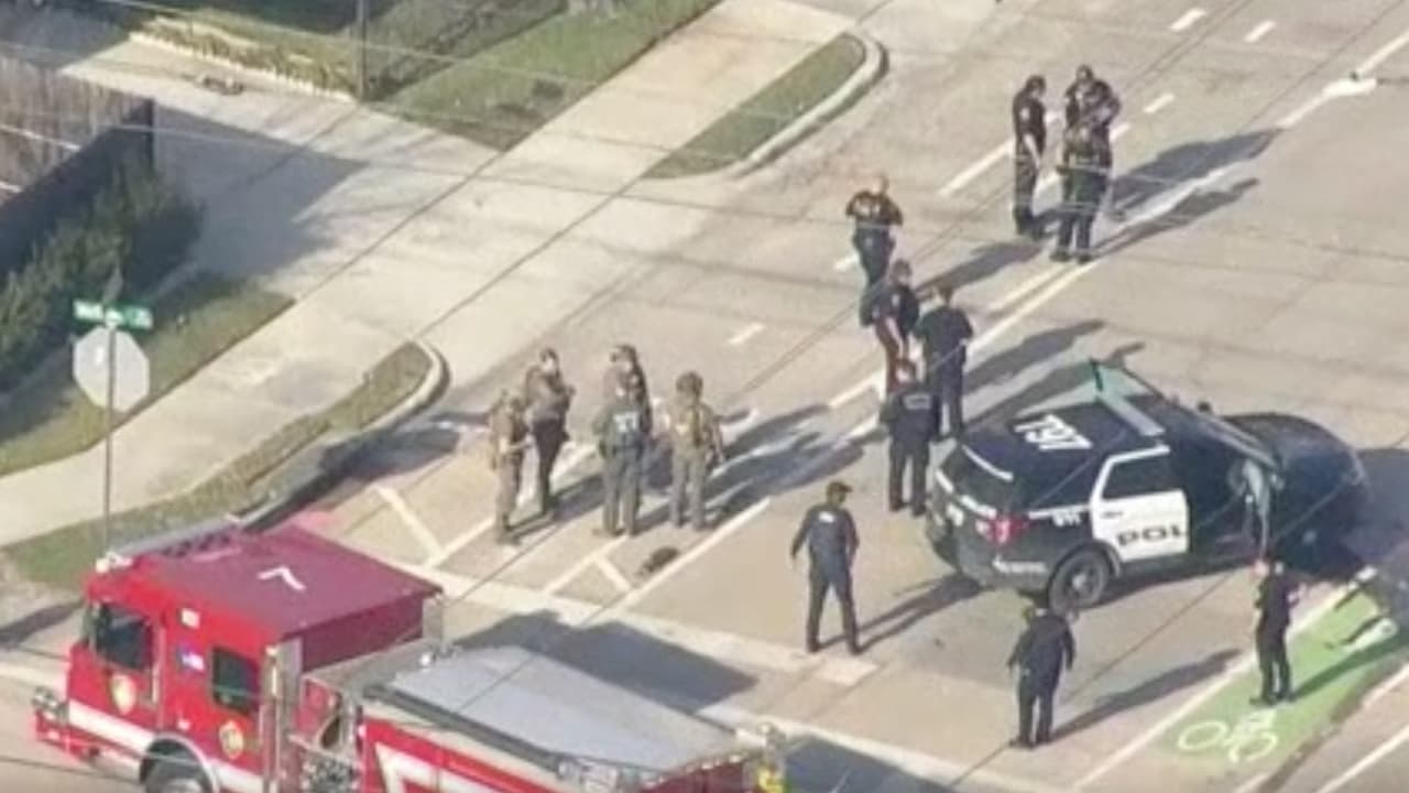 Caballero cuenta con un amplio historial delictivo, siendo acusado
<a href="https://www.univision.com/local/houston-kxln/lo-que-se-sabe-del-sospechoso-de-disparar-contra-tres-policias-en-houston-video">más de 12 veces</a> por asalto a mano armada, posesión de sustancias controladas, entre otras.