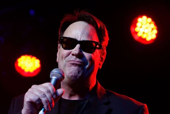 Dan Aykroyd - "Fui diagnosticado con el síndrome de Tourette a los 12. Hacía tics nerviosos y gruñidos. También tengo Asperger pero puedo manejarlo. Fuí diagnosticado hasta principios de los años ochenta, cuando mi esposa me convenció de ir al médico."