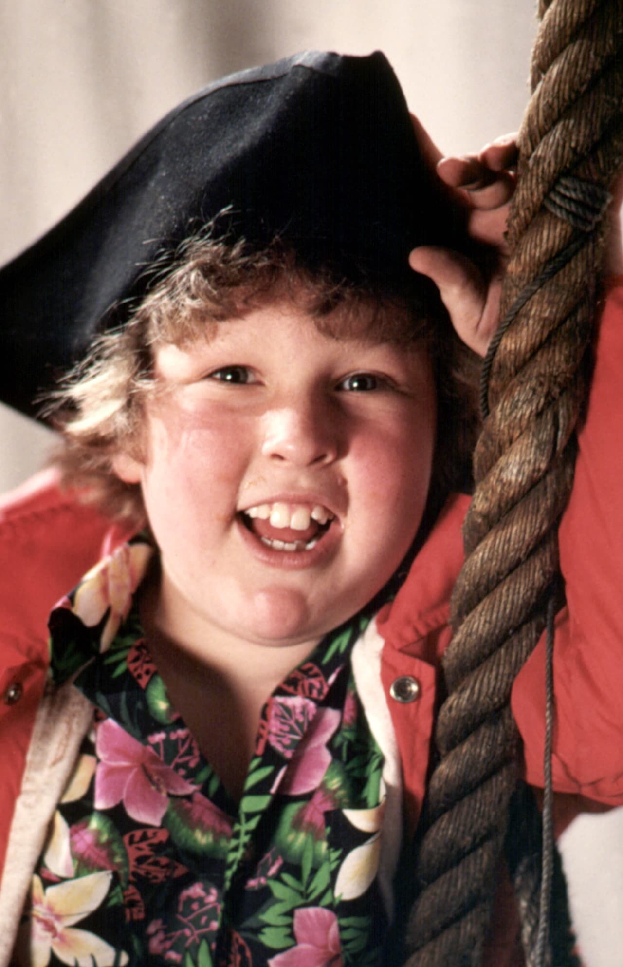 <b>Jeff Cohen </b>
<br>El amigable y simpático Chunk Cohen que tiene un movimiento de su panza característico, fue interpretado por este actor. Después de ‘Los Goonies’ apareció en producciones como ‘Family Ties’, ‘She's The Sheriff’ y la animación ‘Popeye and Son’.