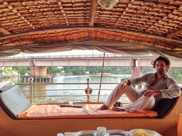 Valentino comenzó su carrera artística siendo modelo.