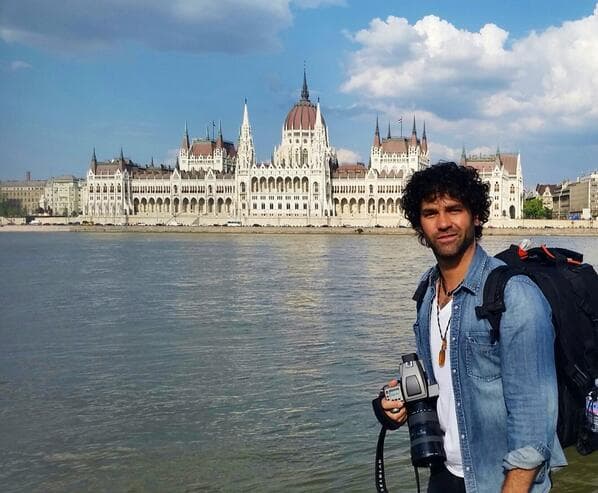 A finales del 2011 expuso su obra fotográfica de más de 15 años en Madrid, España.