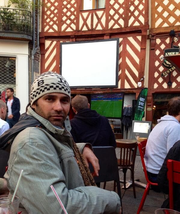 Así es, su nombre real es Luis Alberto López, ¿qué tal?