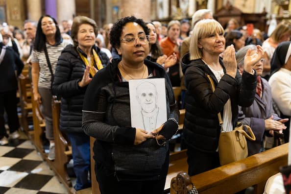 <b>Buenos Aires, Argentina.</b> Católicos en una misa por el papa Francisco en la basílica San José de Flores.