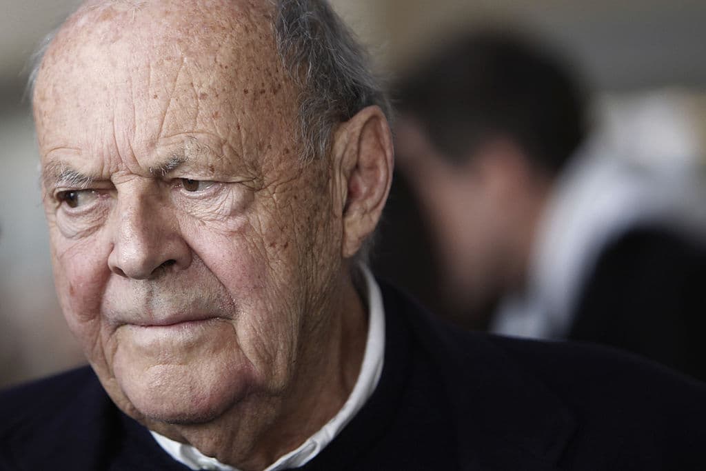 Otro caso similar al anterior fue el de una pintura creada por el reconocido artista
<b> Cy Twombly </b>que se desempeñó en la rama del expresionismo abstracto. En 1970 creó su obra 'Untitled' que se volvió una de las más caras jamás vendidas.