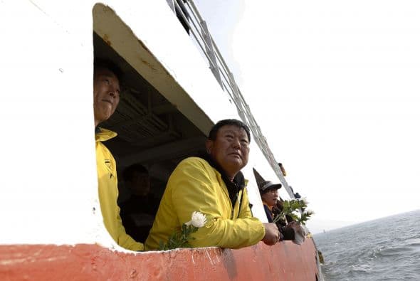La localización de los cadáveres, una tarea complicada por la profundidad y la escasa visibilidad de la zona y por las corrientes submarinas, se demoró hasta el pasado noviembre y aún no han sido recuperados los 304 cuerpos.