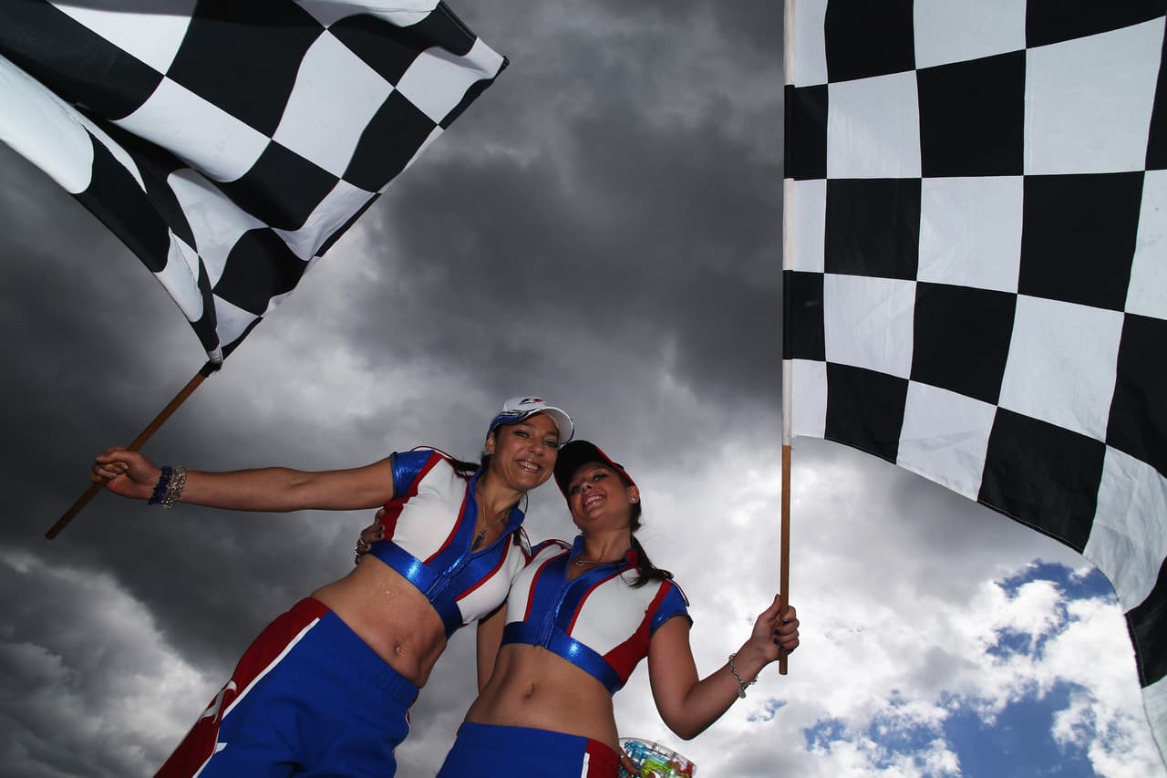 Bratches señala que llevaban un año localizando "las áreas que estaban necesitadas de una puesta al día" en la Fórmula Uno. Y la presencia de las azafatas en la parrilla de salida era una de ellas.