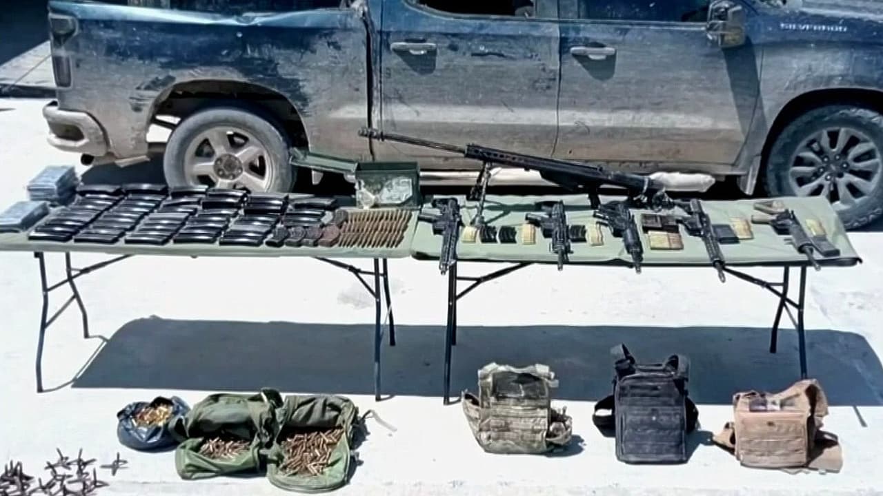 Interceptan en Nuevo León, México, un arsenal de 210 armas proveniente de Texas