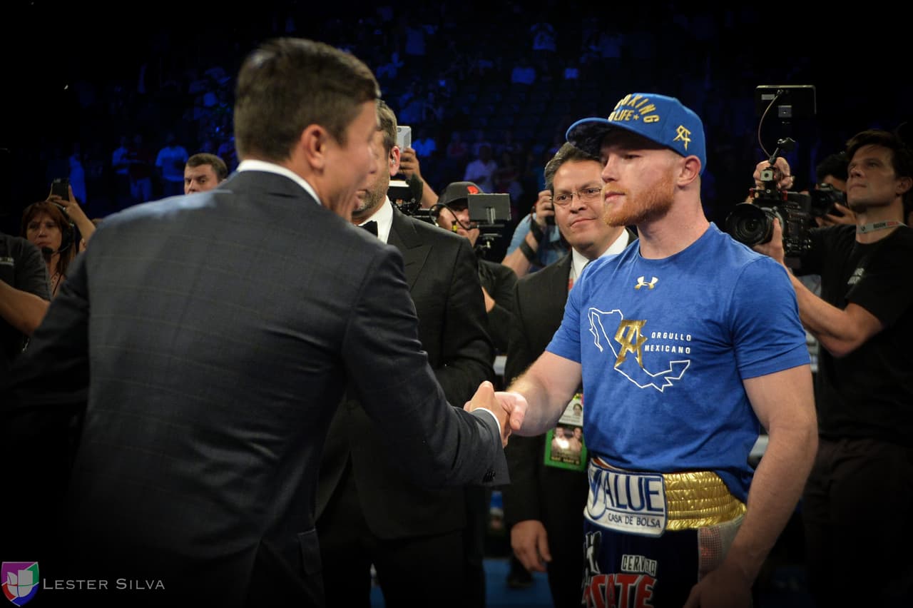 Te acercamos a los golpes que se dieron Saúl 'Canelo' Álvarez en contra de Julio César Chávez Jr., imágenes que te harán sentir en el ring.