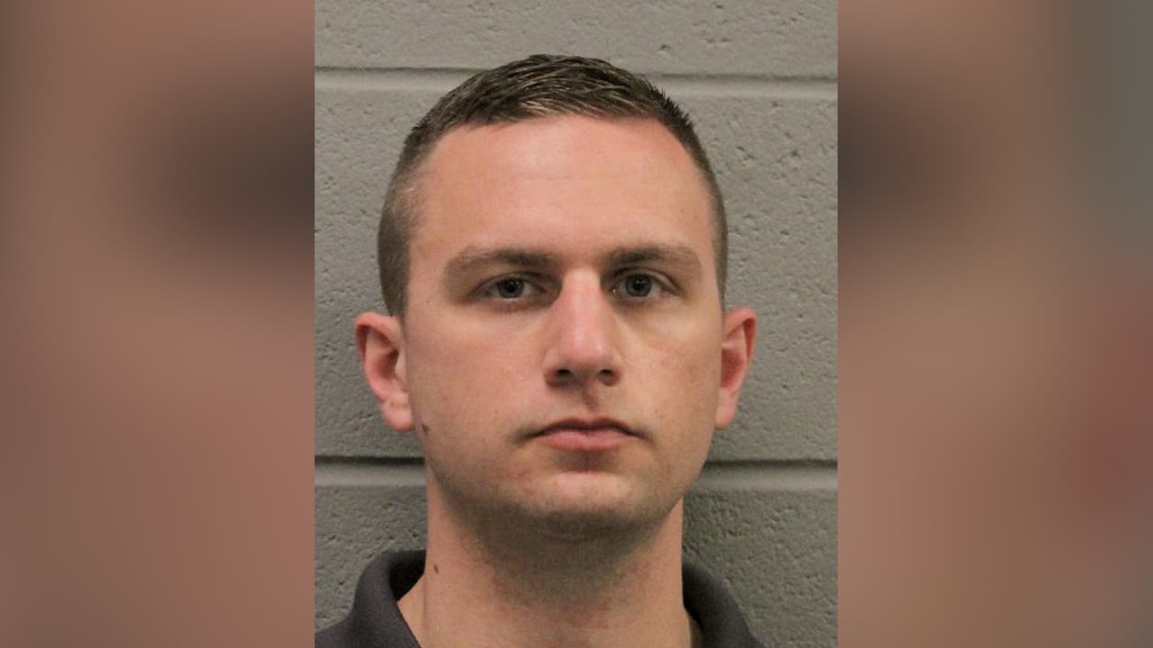 Acusan de posesión de pornografía infantil a oficial de Houston: compartía imágenes de niñas desnudas