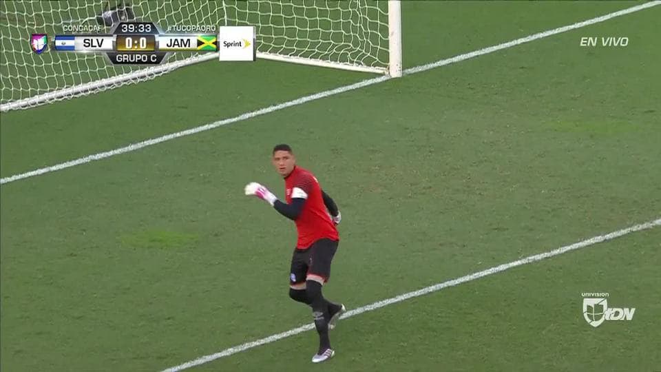 Tiro desviado de Leon Bailey