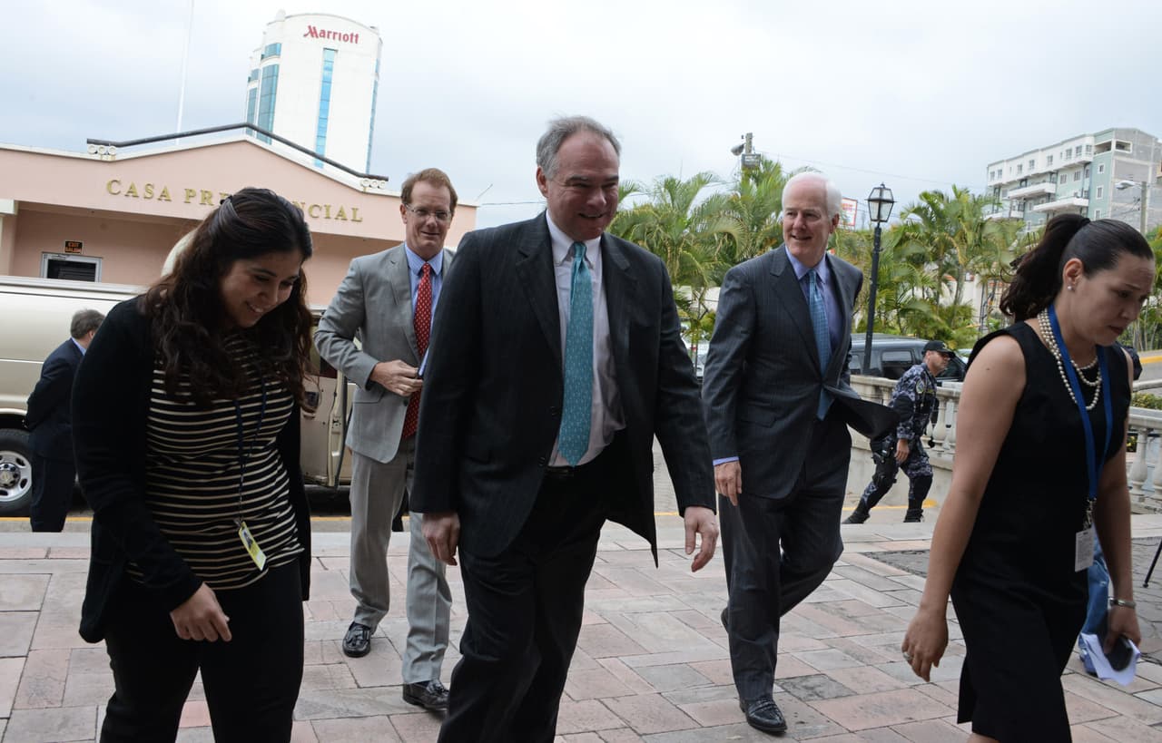 Tim Kaine, que de joven pasó un año en Honduras, pide más ayuda económica para Centroamérica