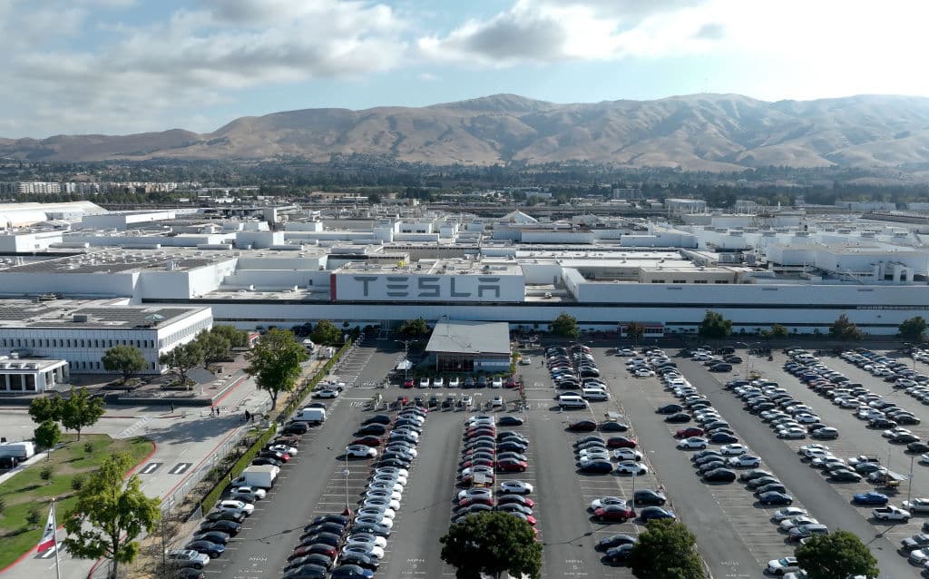 La sede de SpaceX se trasladará
<b>de <a href="https://www.univision.com/noticias/tecnologia/a-30-pies-bajo-la-superficie-de-los-angeles-elon-musk-muestra-su-prototipo-de-tunel-futurista" target="_blank">Hawthorne, California</a>, a Starbase, en Texas</b>. El lugar está localizado a 23 millas de
<b>Brownsville</b> y desde allí se ha realizado el lanzamiento de los cohetes de la compañía.