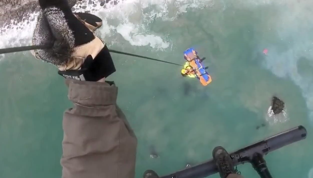 Detalles del rescate: Una joven pierde el control del Mercedes Benz en la Pacific Coast Highway y cae al mar