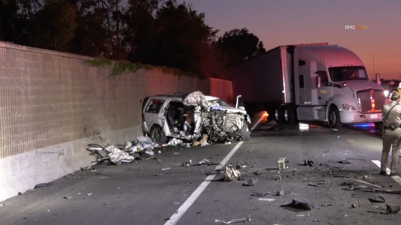Cuatro niños resultaron heridos y fueron llevados al Centro Médico Ronald Reagan UCLA con heridas leves, informó el CHP.