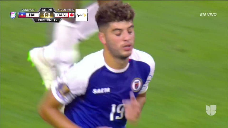 Tiro desviado de Steeven Saba