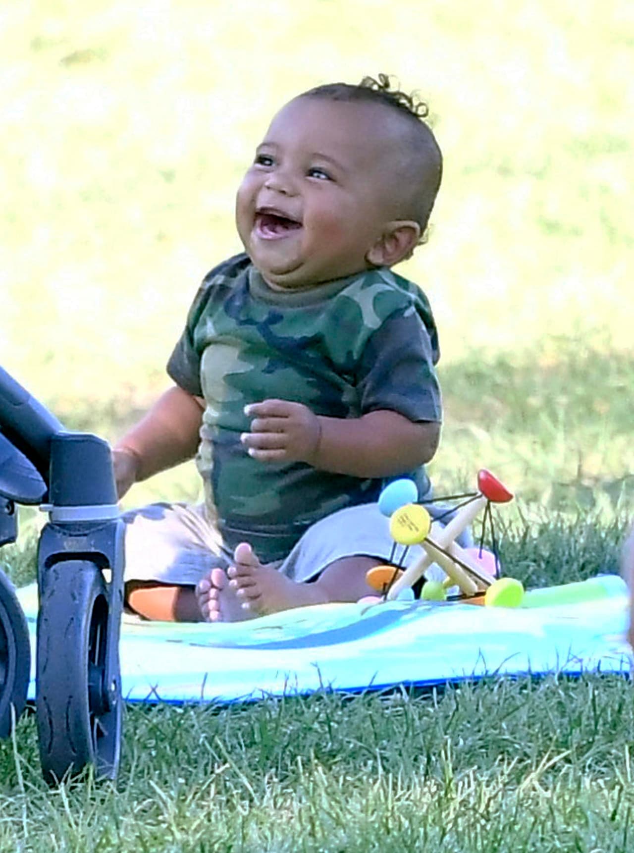 El más pequeño del clan Kardashian no para de reír.