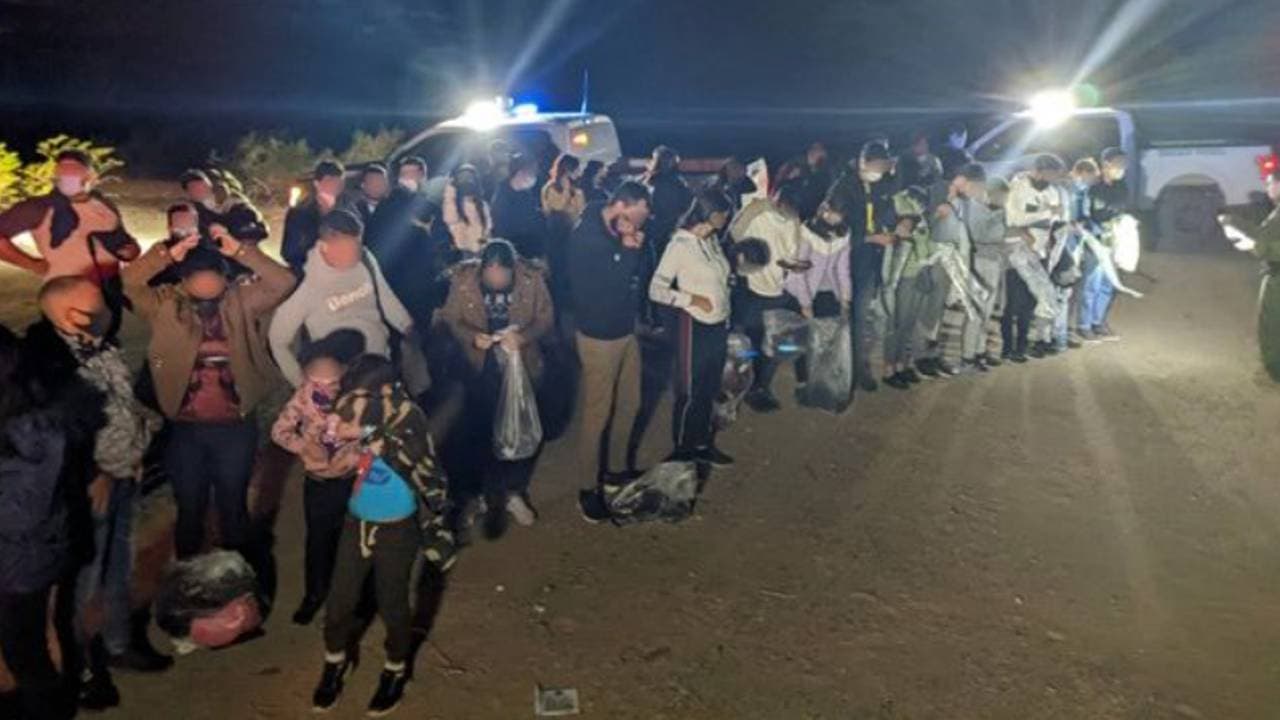 Rescatan a 77 inmigrantes cerca de Lukeville, en su mayoría provenientes de Cuba