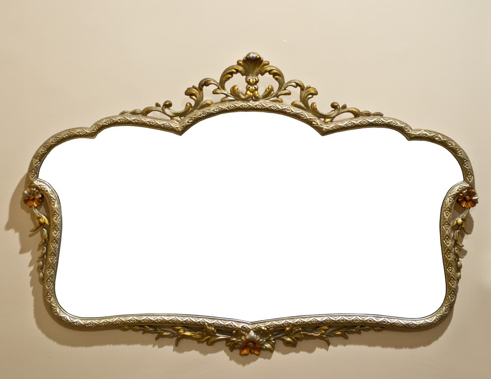 <b>8. </b> Recuerda en todo momento que es tu mente la que está creando todo y lo que ves en el espejo es una representación mental de esas imágenes.