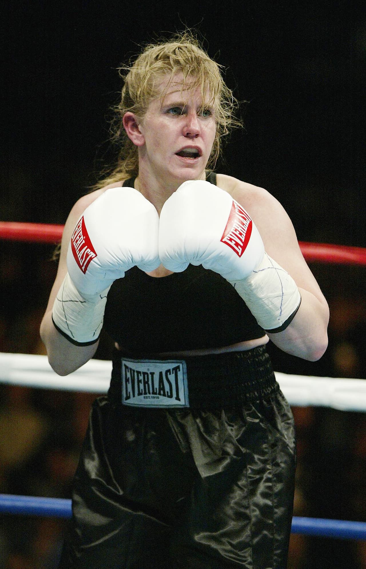 A Tonya se le retiraron sus títulos y jamás volvió a patinar, aunque intentó regresar a la fama luego en un programa sobre peleas de famosos.