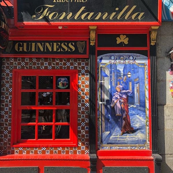 En sus fotografías mostró el colorido de la ciudad.