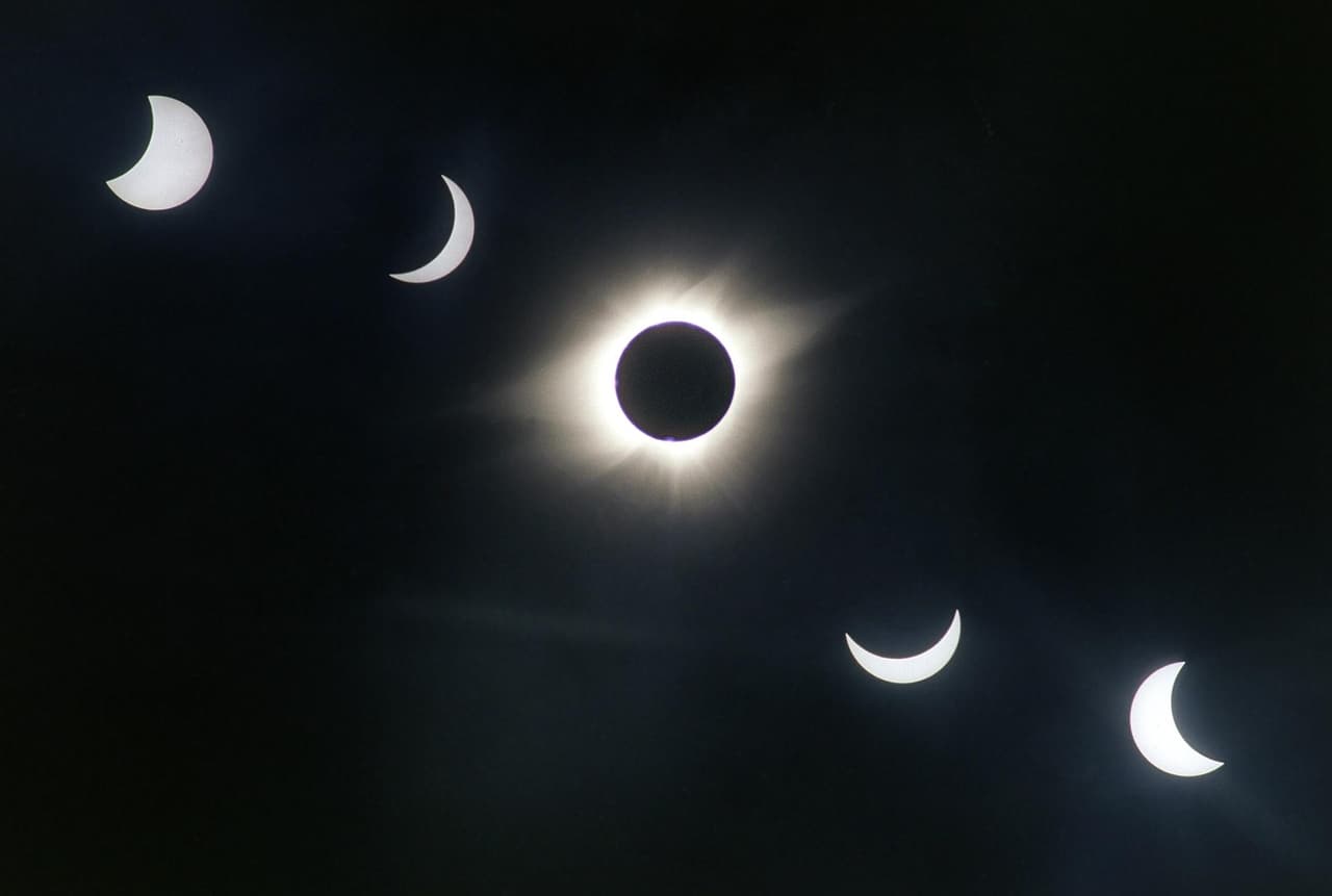 “El 11 de julio de 1991 ocurrió en México el segundo eclipse más largo del siglo XX. En esa época nadie esperaba a ver Ovnis, pero en al menos tres lugares distintos se captaron objetos voladores con gran claridad: en la Ciudad de México, en Puebla y en Tula, Hidalgo. Esto fue lo que inició una gran oleada en México”, nos aseguró el experto.