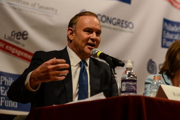 Rob McCord alego que el sabia negociar y hacer decisiones dificiles. Actualmente es tesorero del estado. Imagen por Menglong Liang.