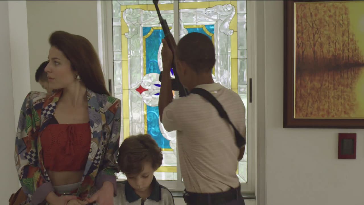 En esa época se utilizaban los sacos con grandes hombreras con telas coloridas.