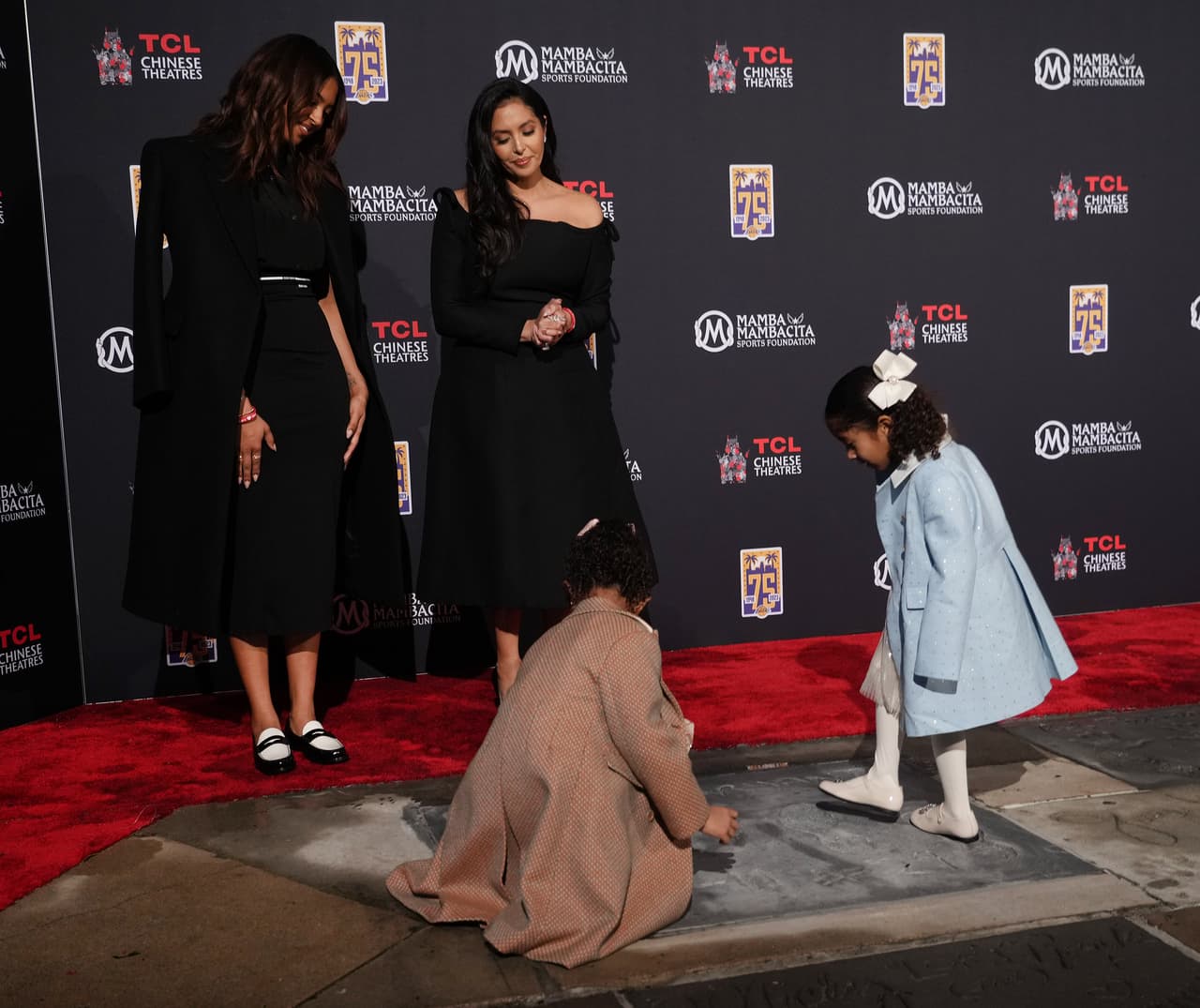 Familia de Kobe Bryant celebrando su legado.