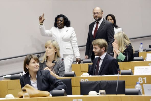 "Todos anhelamos el día en que todos los cubanos puedan hablar libremente sin miedo, sin temor. Espero que estos derechos se garanticen pronto para todos en Cuba. Estoy convencido de que este día va a llegar", afirmó Schulz, quien dijo que, si bien La Habana está llevando a cabo cambios económicos, éstos no van de la mano de reformas políticas y sigue habiendo "detenciones arbitrarias".