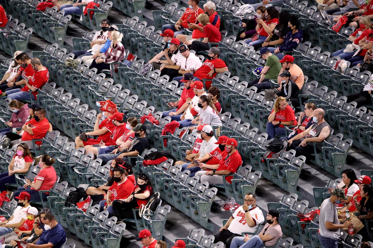 No obstante, aún se está verificando “cuán efectivas son las vacunas contra las variantes del virus que causa el Covid-19”, según los CDC. Datos preliminares han demostrado “que las vacunas podrían funcionar contra algunas de las variantes pero podrían ser menos efectivas contra otras”.